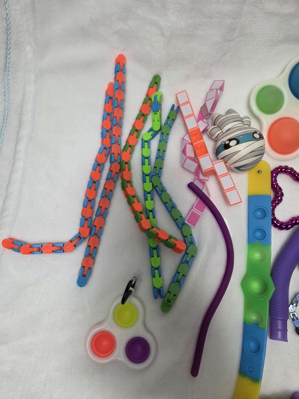 Assorted Kids Fidget Toy Bundle - Pastel Heart Popper & Sensory Toys - Picture 3 of 4